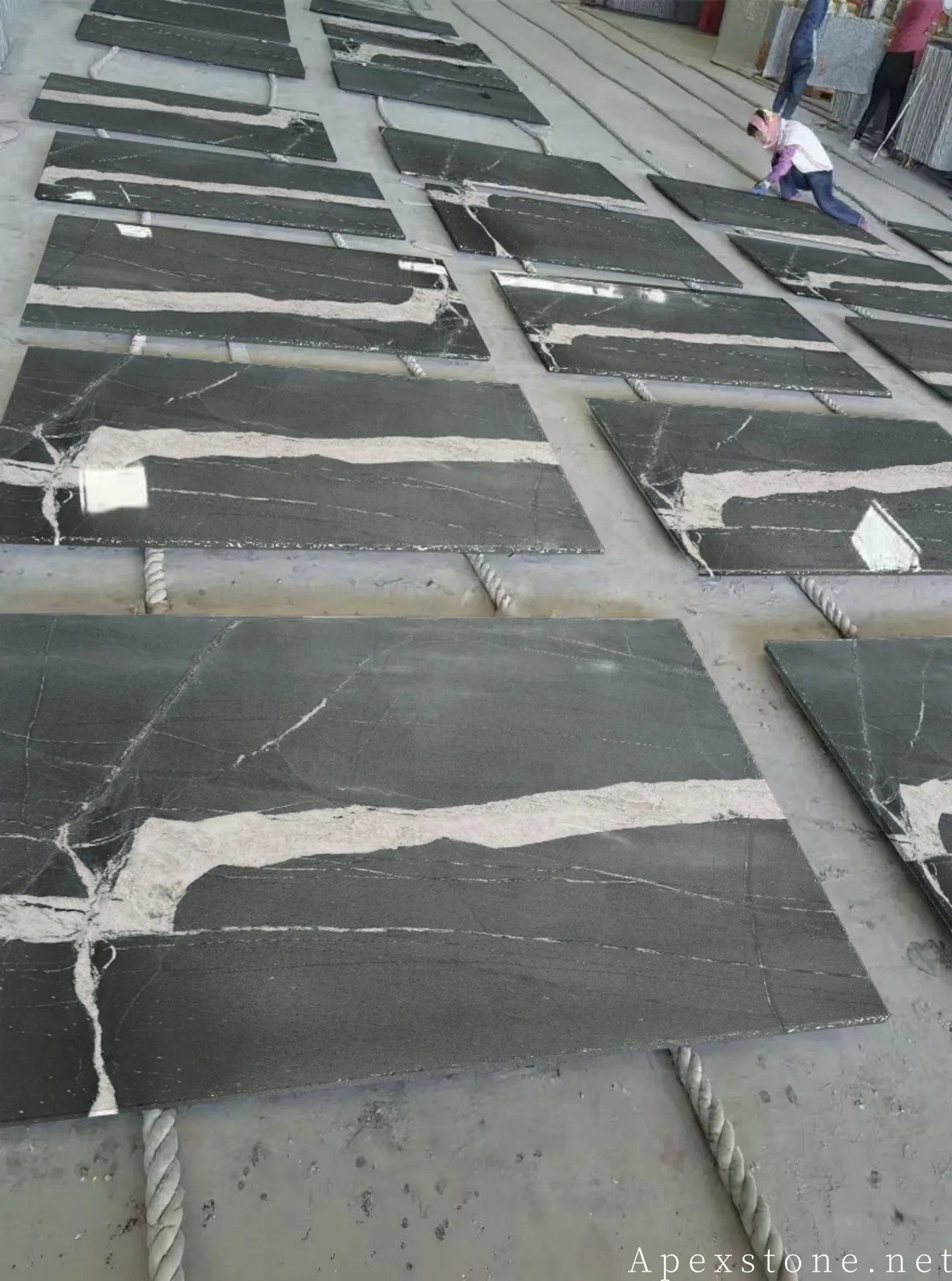 PradaEmeraldMarblecountertopsinspecting258 PradaEmeraldMarblecountertopsinspecting258
